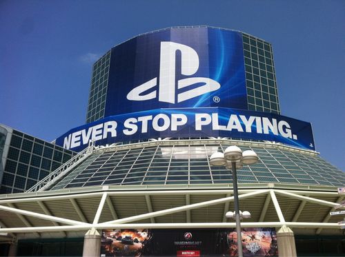 E3会展中心首批照片欣赏 超多游戏巨幅海报亮相