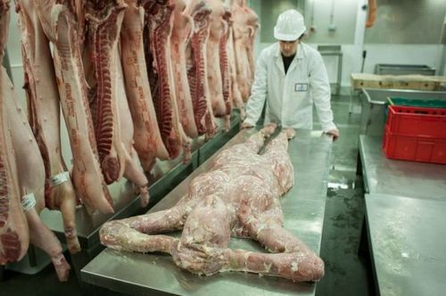 人肉   据外媒报道,capcom本周末在在东伦敦的史密斯菲尔德肉类市场