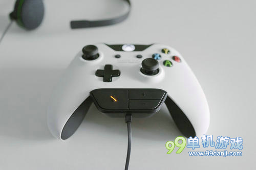 白色Xbox0ne主机海量美图 微软Xbox员工独占福利