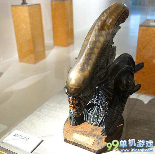 铁血战士暴坐异形 日本鬼才雕塑家的惊悚作品