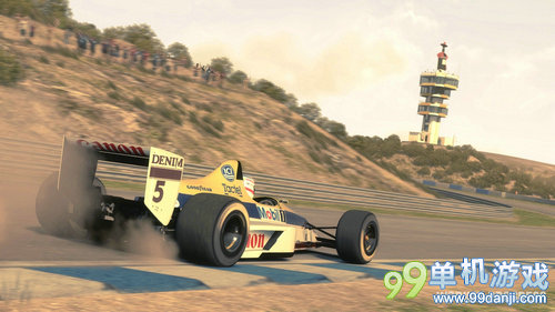 速度与！《F1 2013》首个实机游戏试玩 