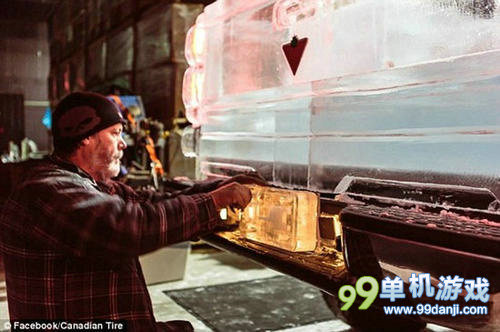 屌炸天！5000公斤冰块打造“冰壳”卡车