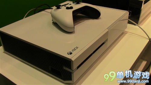 白色XboxOne主机靓照赏 配色典藏诱惑无比