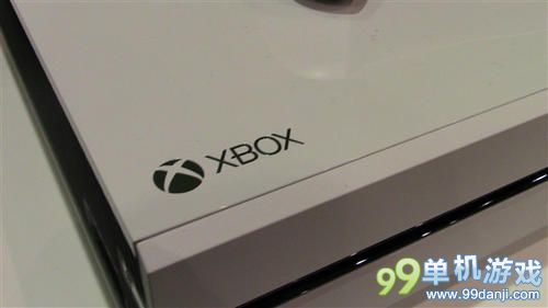 白色XboxOne主机靓照赏 配色典藏诱惑无比